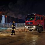 Gigantyczny pożar hali w Jawczycach