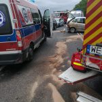 Wypadek w Lesznie. Dwie osoby ranne, jedna zakleszczona w samochodzie [FOTO]